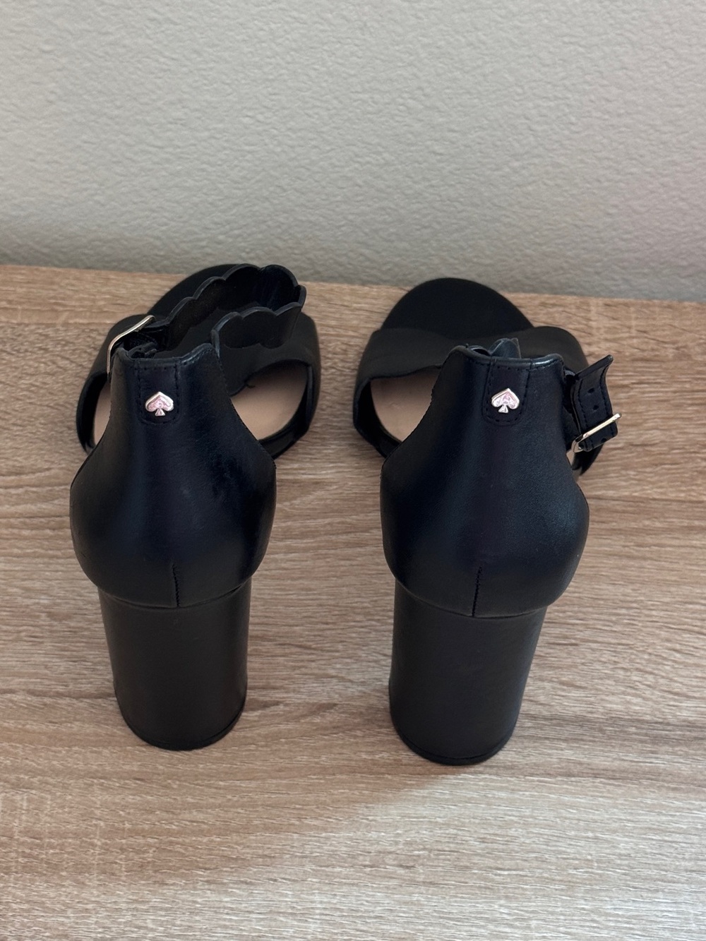kate spade Black Scallop Strap Block-Heel Sandals Size 38 - Picture 3 of 5